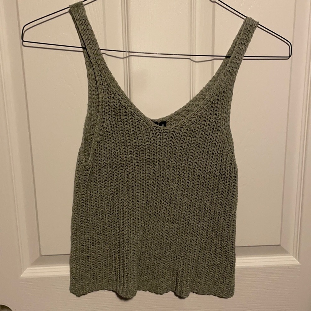 Summer woven thin material tank, can be worn as crop tank